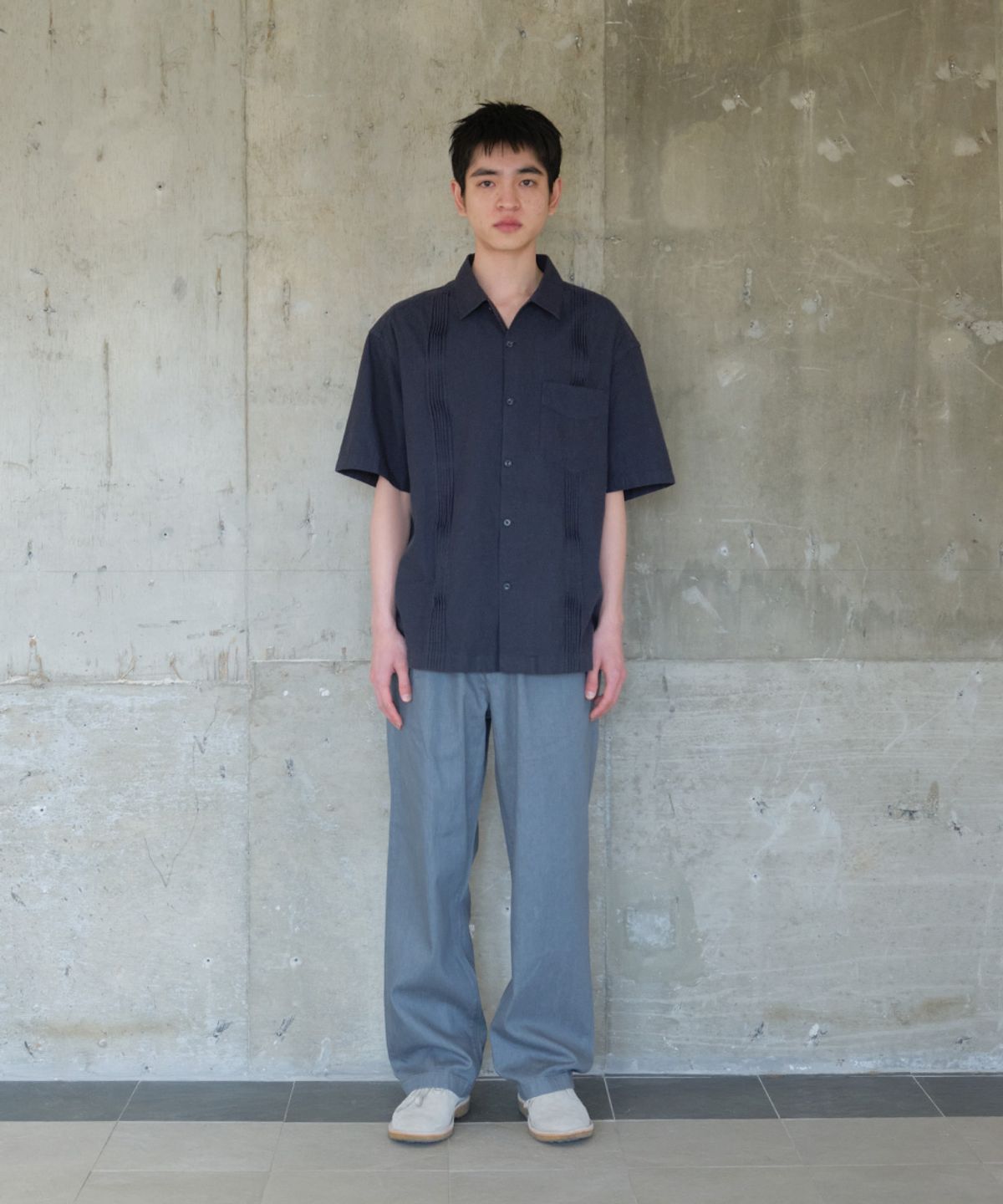 홀리선(HORLISUN) Pleats Havana Stripe Shirt Navy