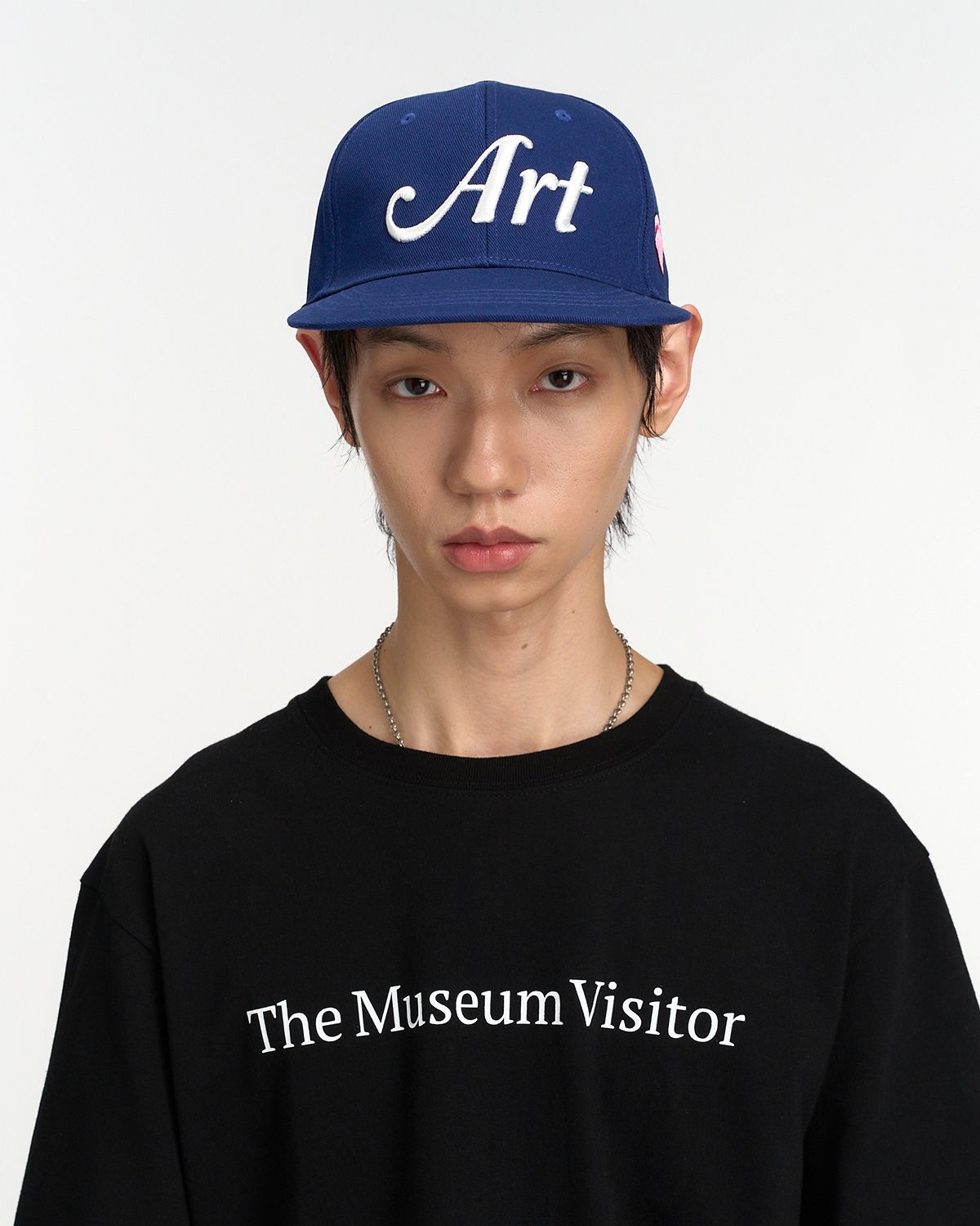 더뮤지엄비지터(THEMUSEUMVISITOR) ART ICON EMBROIDERY CAP (BLUE)