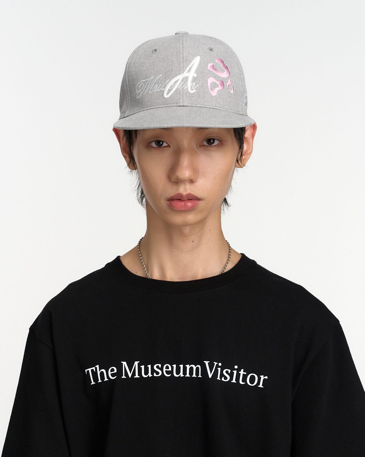 더뮤지엄비지터(THEMUSEUMVISITOR) LEOPARD EMBROIDERY CAP (LIGHT GREY)