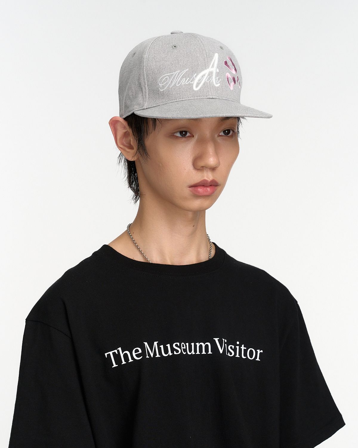 더뮤지엄비지터(THEMUSEUMVISITOR) LEOPARD EMBROIDERY CAP (LIGHT GREY)