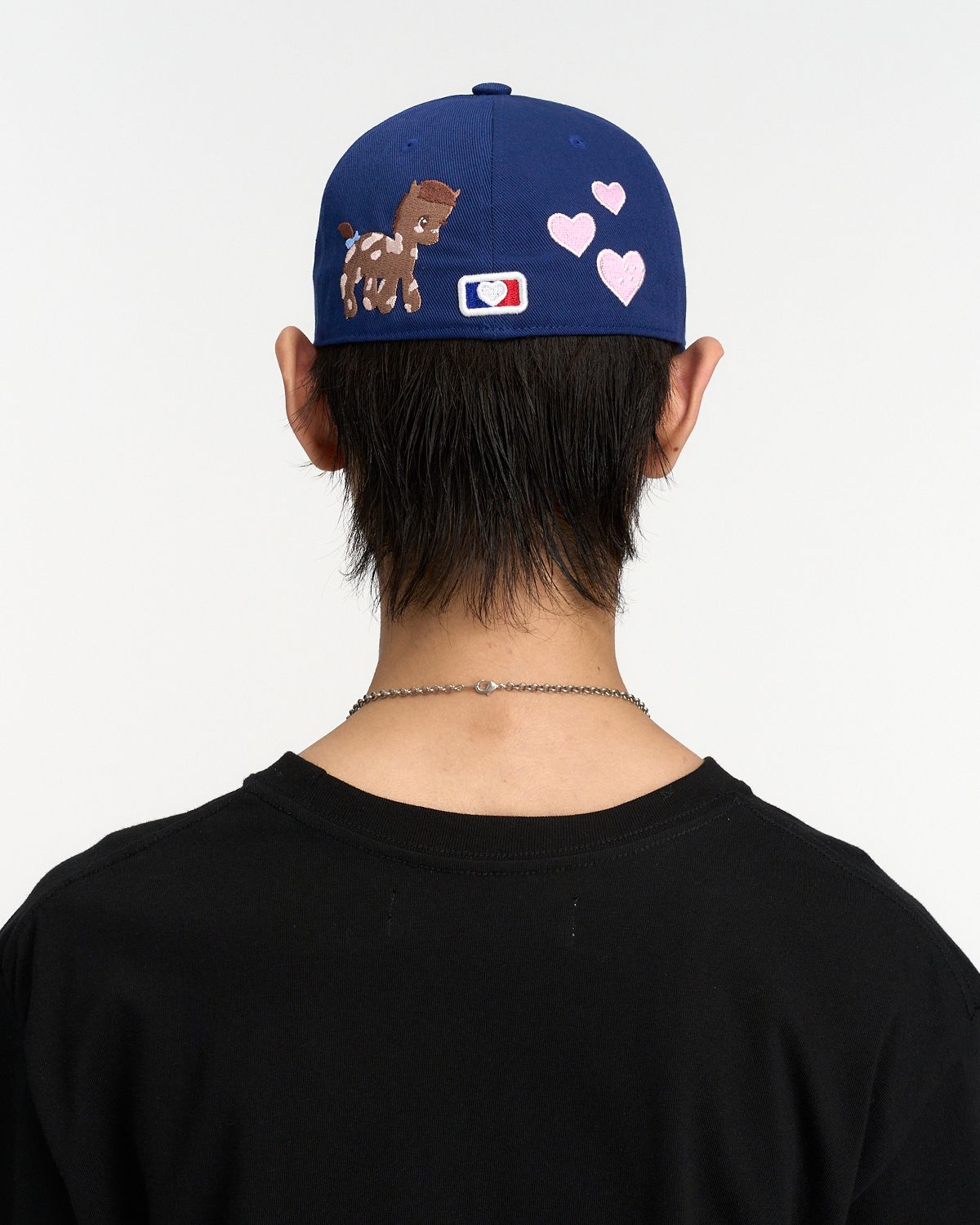 더뮤지엄비지터(THEMUSEUMVISITOR) PONY EMBROIDERY CAP (BLUE)