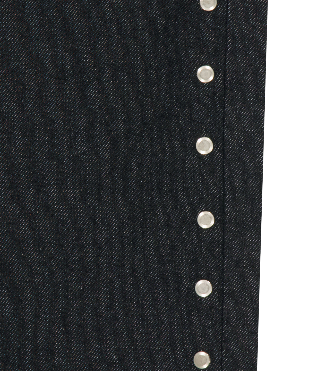 위캔더스(WKNDRS) [WKNDRS x GWAXNG] SNARL STUDDED DENIM SHORTS (BLACK)