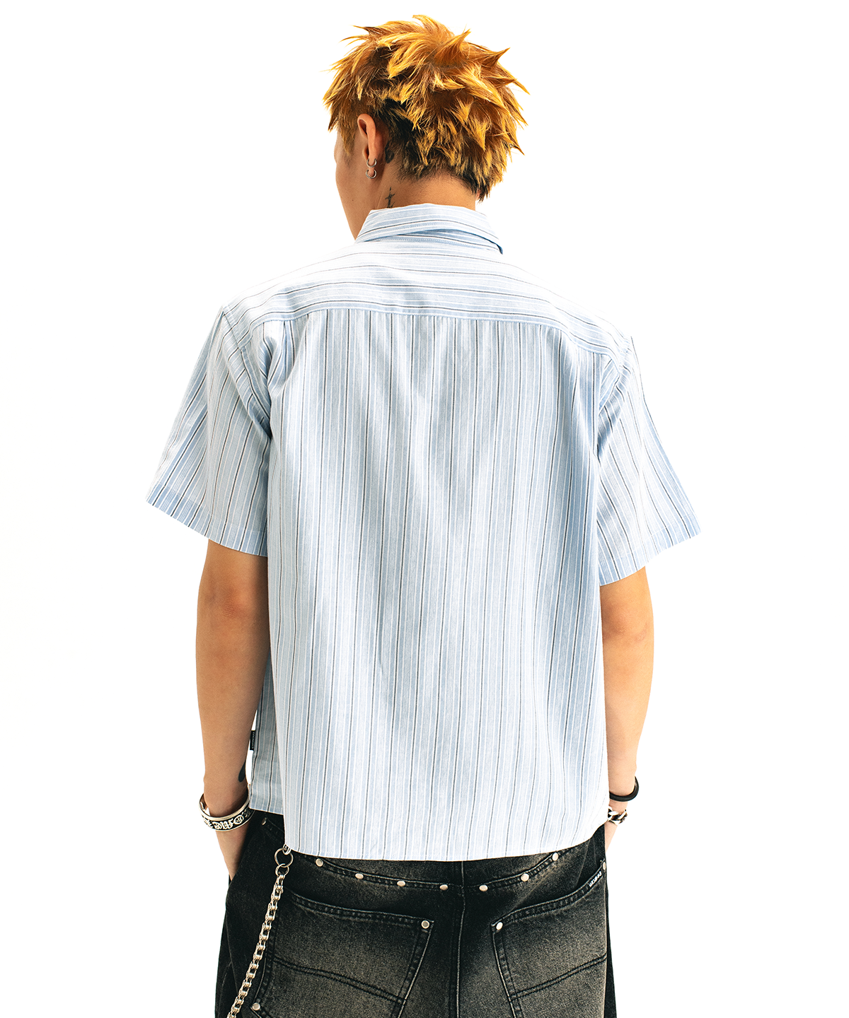 위캔더스(WKNDRS) [WKNDRS x GWAXNG] ITCHY STRIPED SS SHIRT (BLUE)