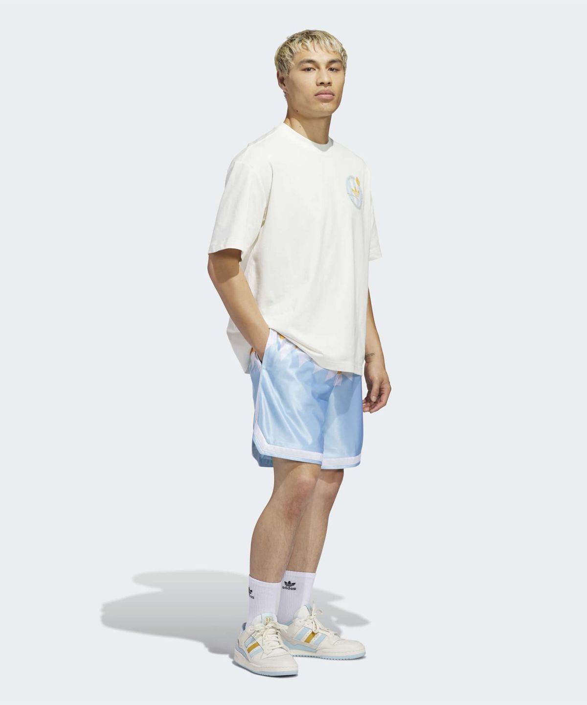 아디다스(ADIDAS) 바스켓볼 크레스트 티 - 화이트:아이스블루 / KD3613