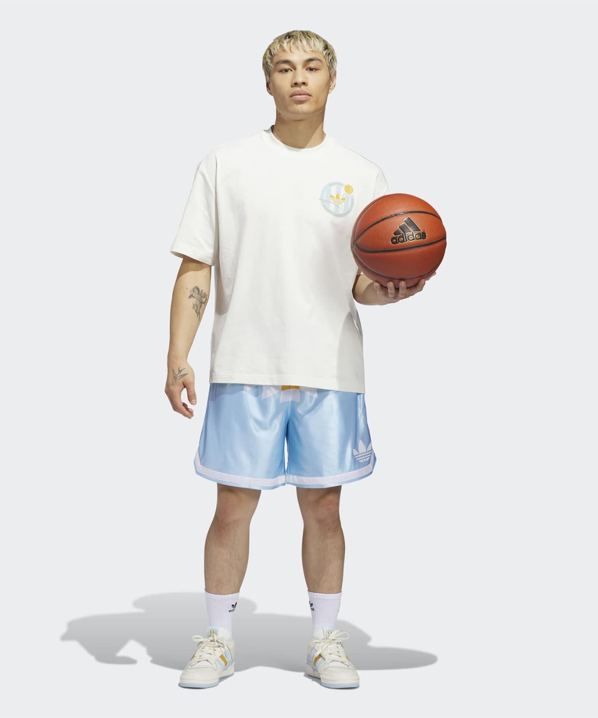 아디다스(ADIDAS) 바스켓볼 크레스트 티 - 화이트:아이스블루 / KD3613