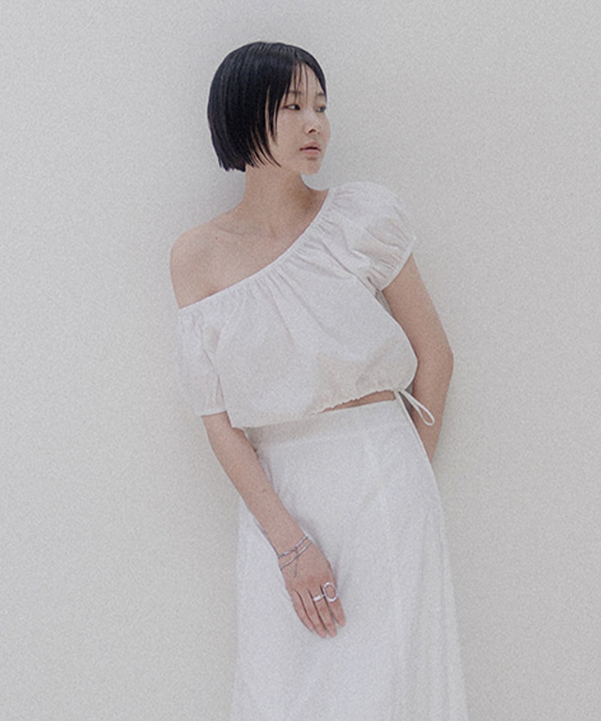 메무아(MEMUA) 오브 셔링 투웨이 블라우스(블랙)