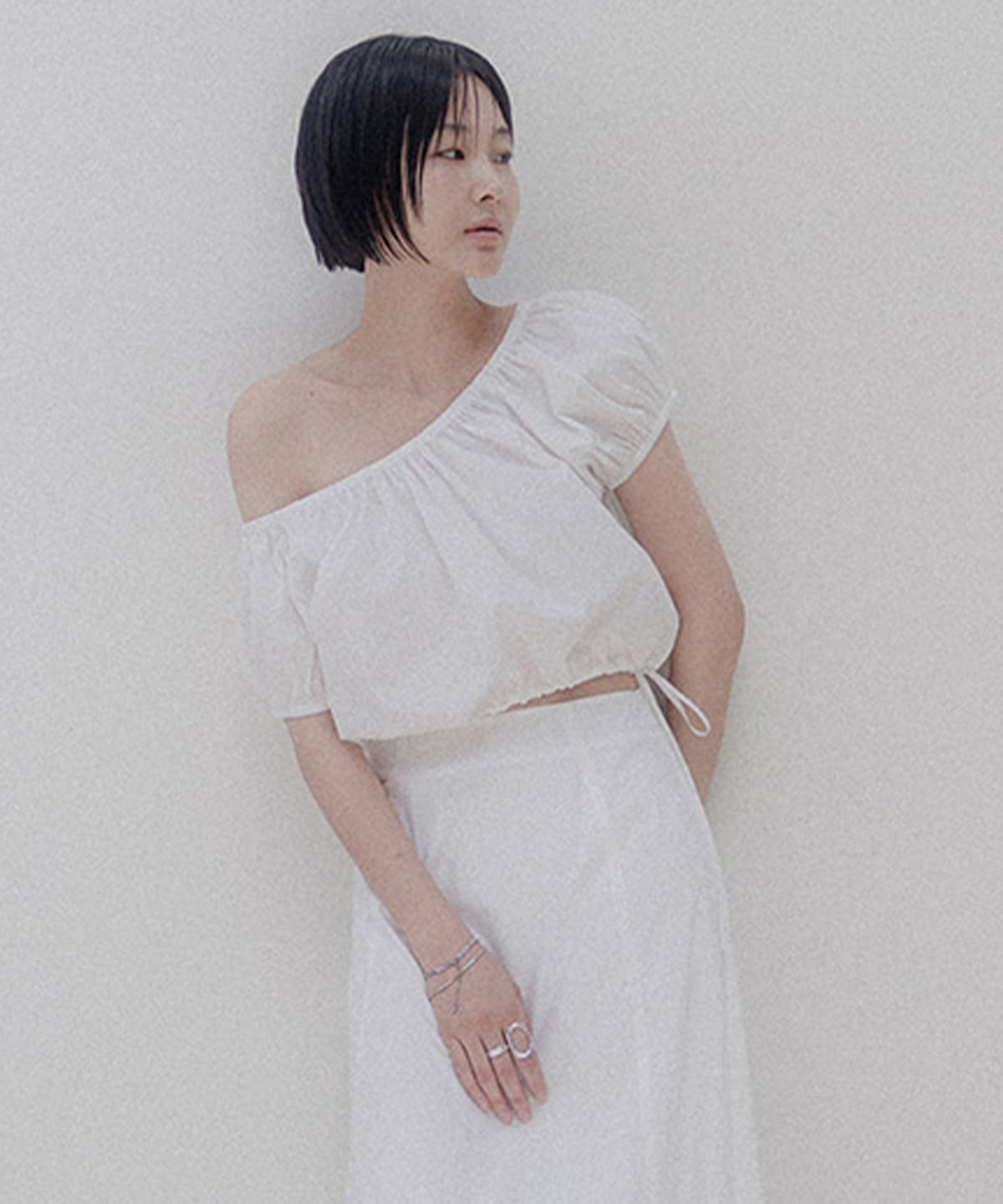 메무아(MEMUA) 오브 셔링 투웨이 블라우스