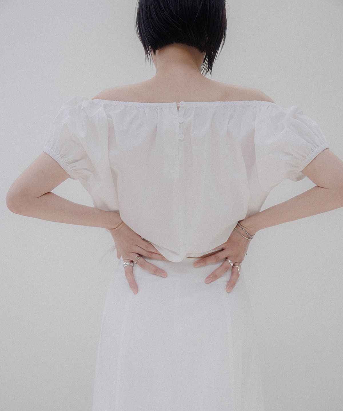 메무아(MEMUA) 오브 셔링 투웨이 블라우스