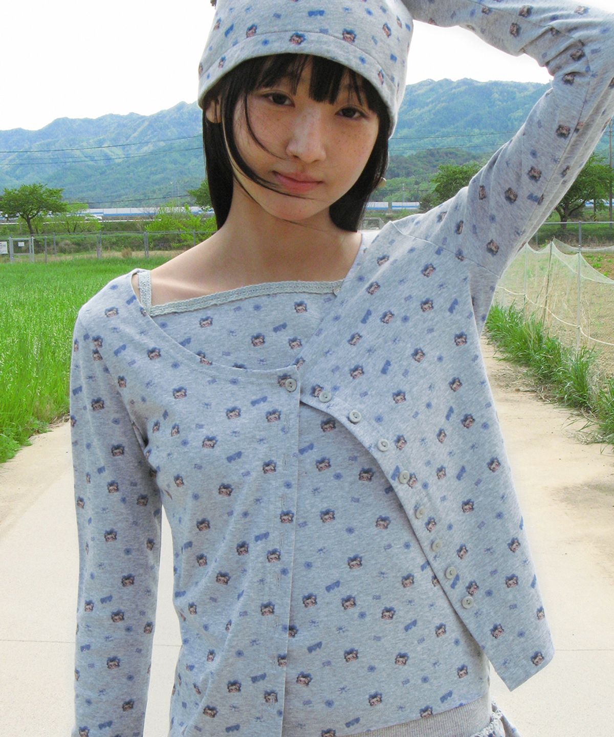 론론(RONRON) BETTY BOOP PATTERN LACE SQUARE SLEEVELESS GREY
