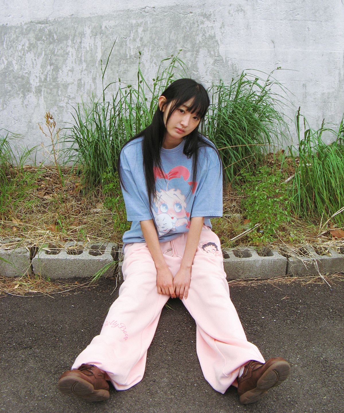 론론(RONRON) BETTY BOOP PIGMENT RIBBON OVER FIT T SHIRT SOFT BLUE