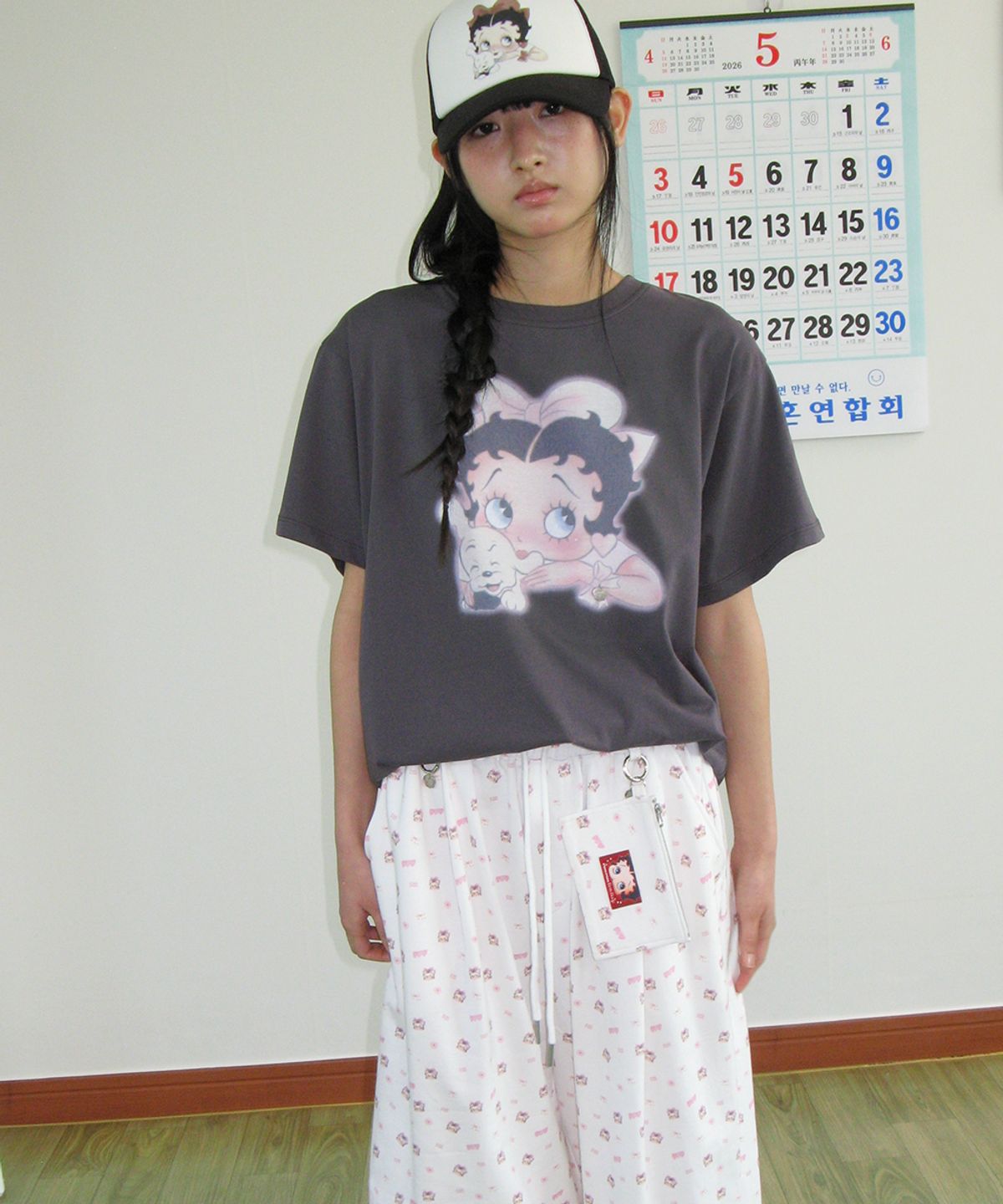 론론(RONRON) BETTY BOOP RIBBON BASIC FIT T SHIRT CHARCOAL