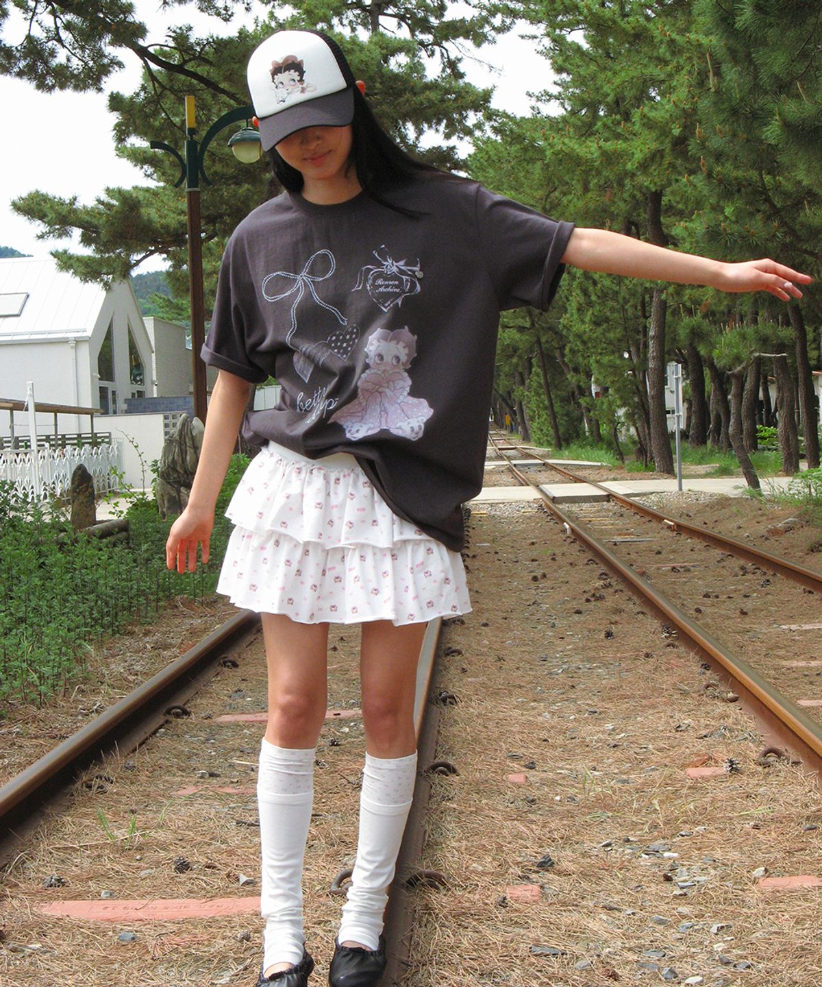 론론(RONRON) BETTY BOOP DREAMY RIBBON OVER FIT T SHIRT CHARCOAL