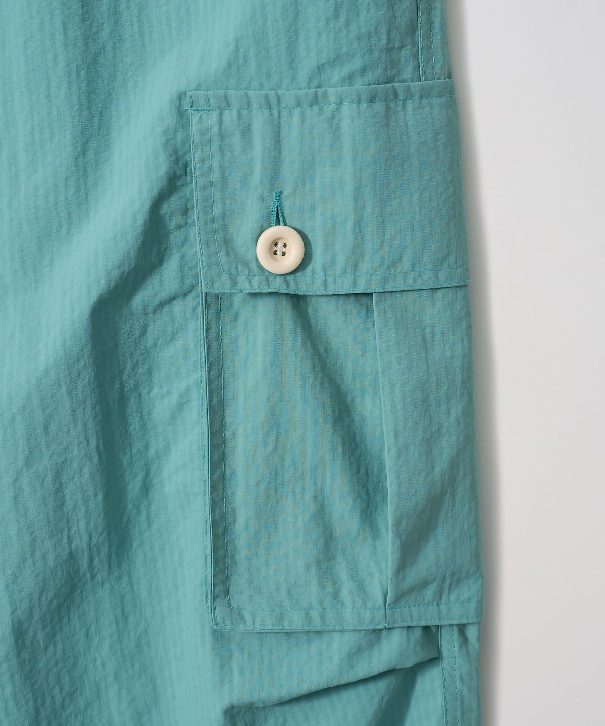 가먼츠팹(GARMENTS FAB) 8 Buttons Parachute Nylon Pants (MINT)