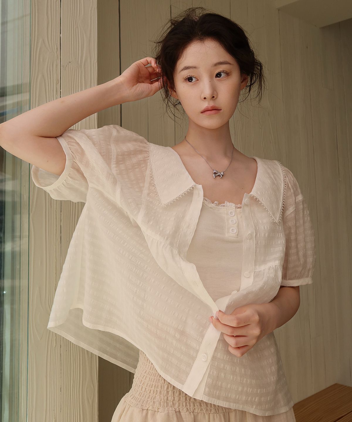 올리브 데 올리브(OLIVE DES OLIVE) 퍼프소매 리본 시어 블라우스 OW6MB6020