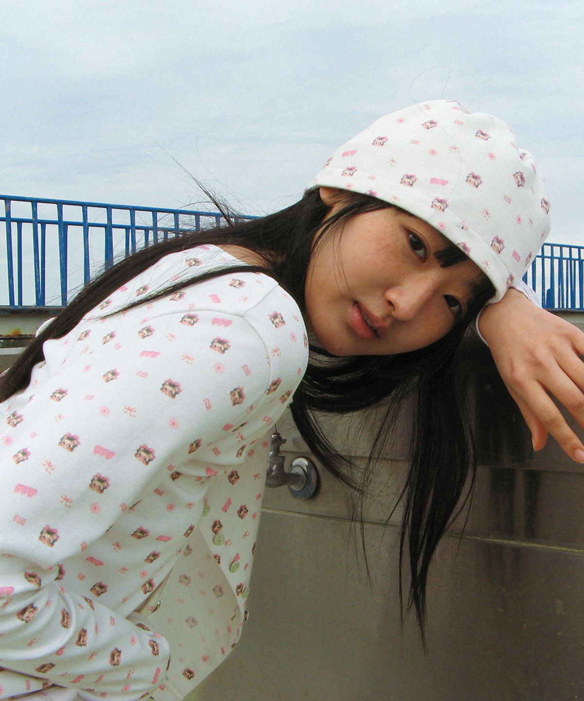 론론(RONRON) BETTY BOOP PATTERN SLIM CARDIGAN WHITE