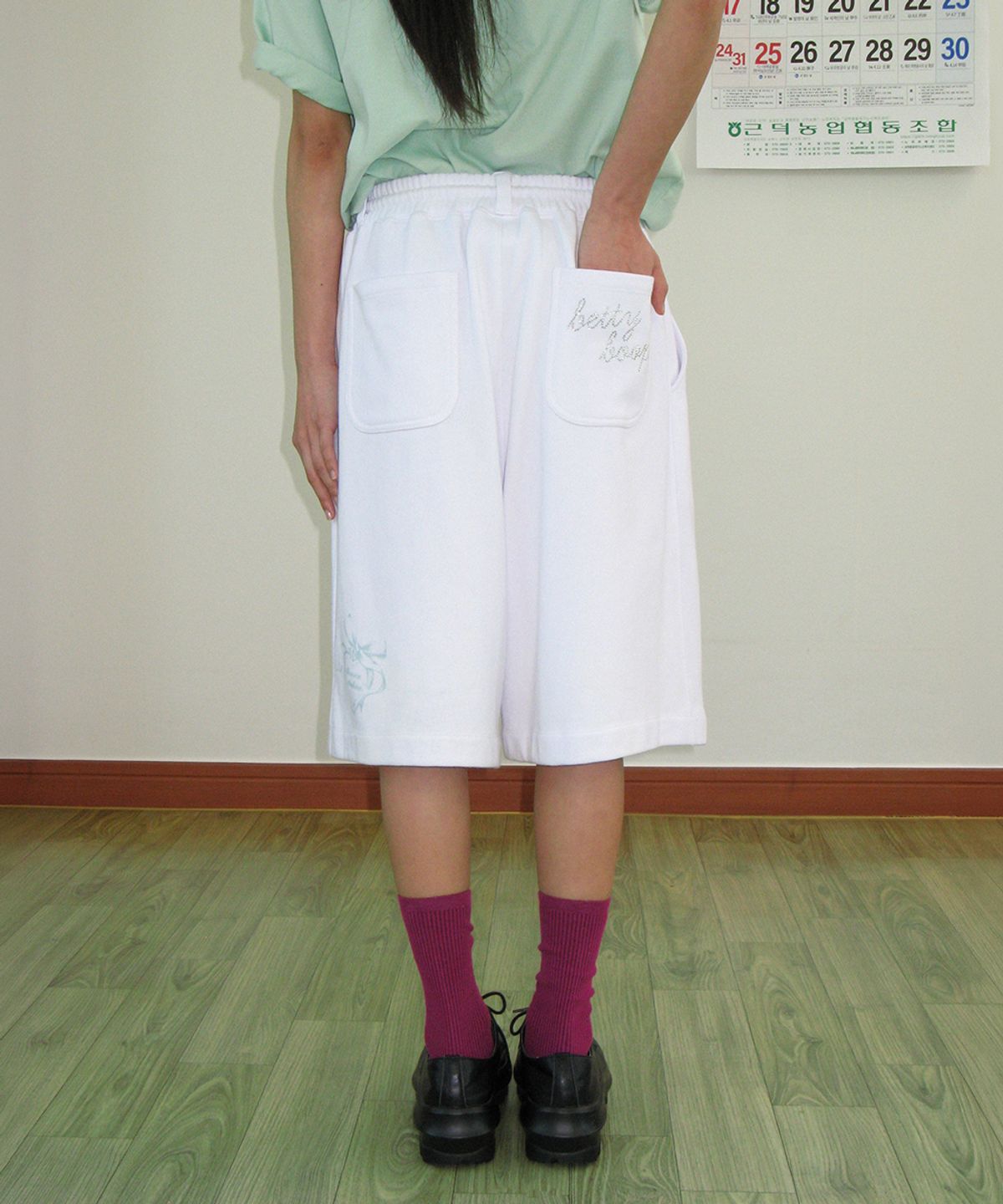 론론(RONRON) BETTY BOOP DREAMY RIBBON SWEAT BERMUDA PANTS WHITE