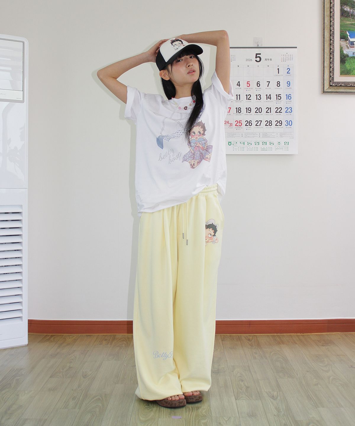 론론(RONRON) BETTY BOOP LETTERING SWEAT JOGGER PANTS SOFT YELLOW