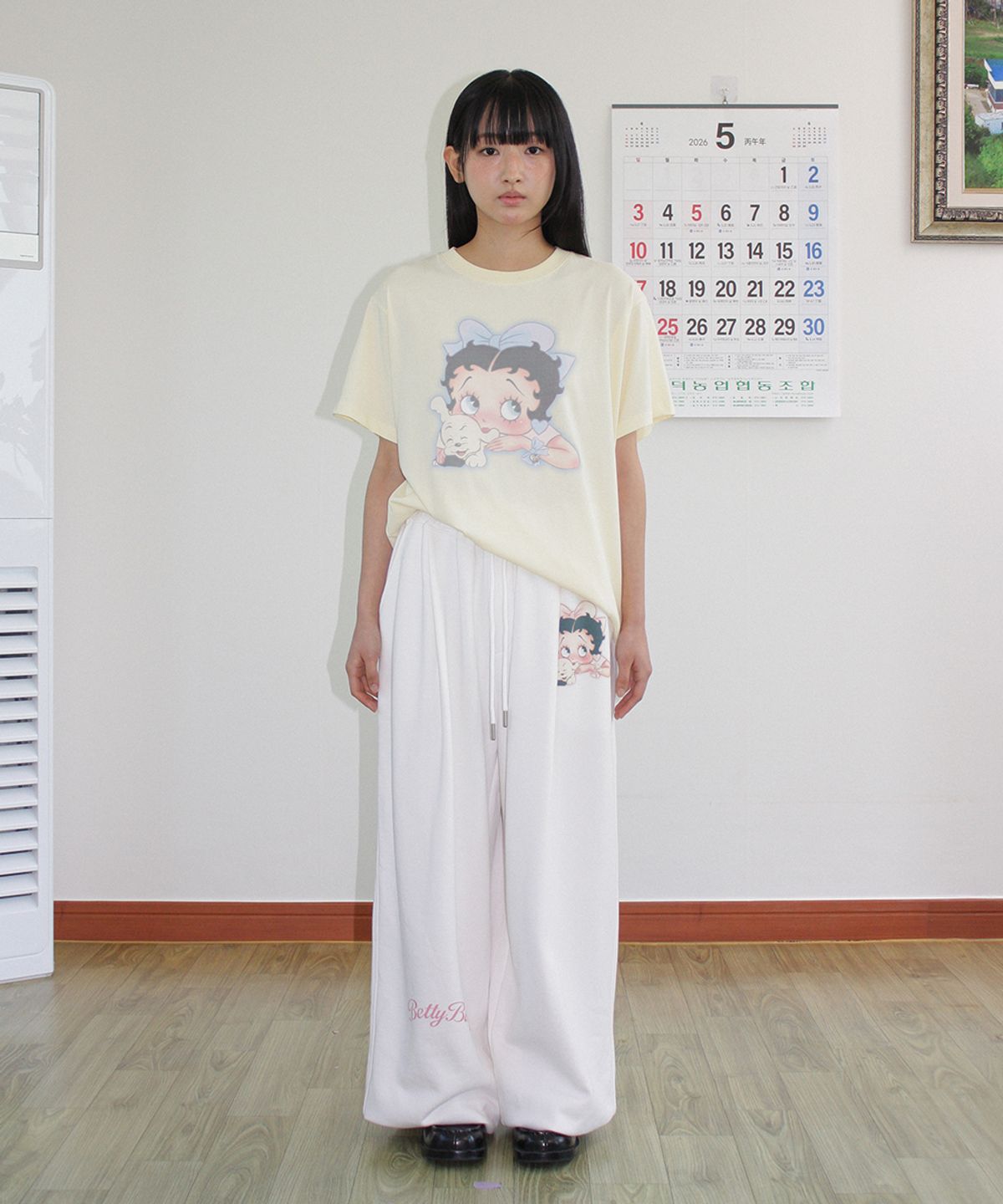 론론(RONRON) BETTY BOOP LETTERING SWEAT JOGGER PANTS WHITE
