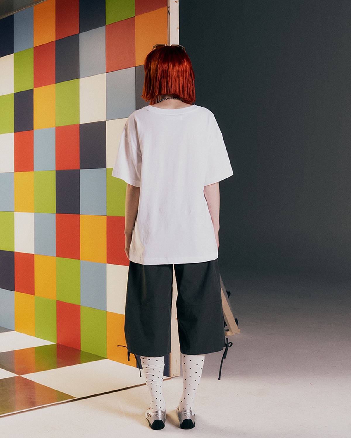 더뮤지엄비지터(THEMUSEUMVISITOR) W BUTTON CARGO CAPRI PANTS (CHARCOAL)