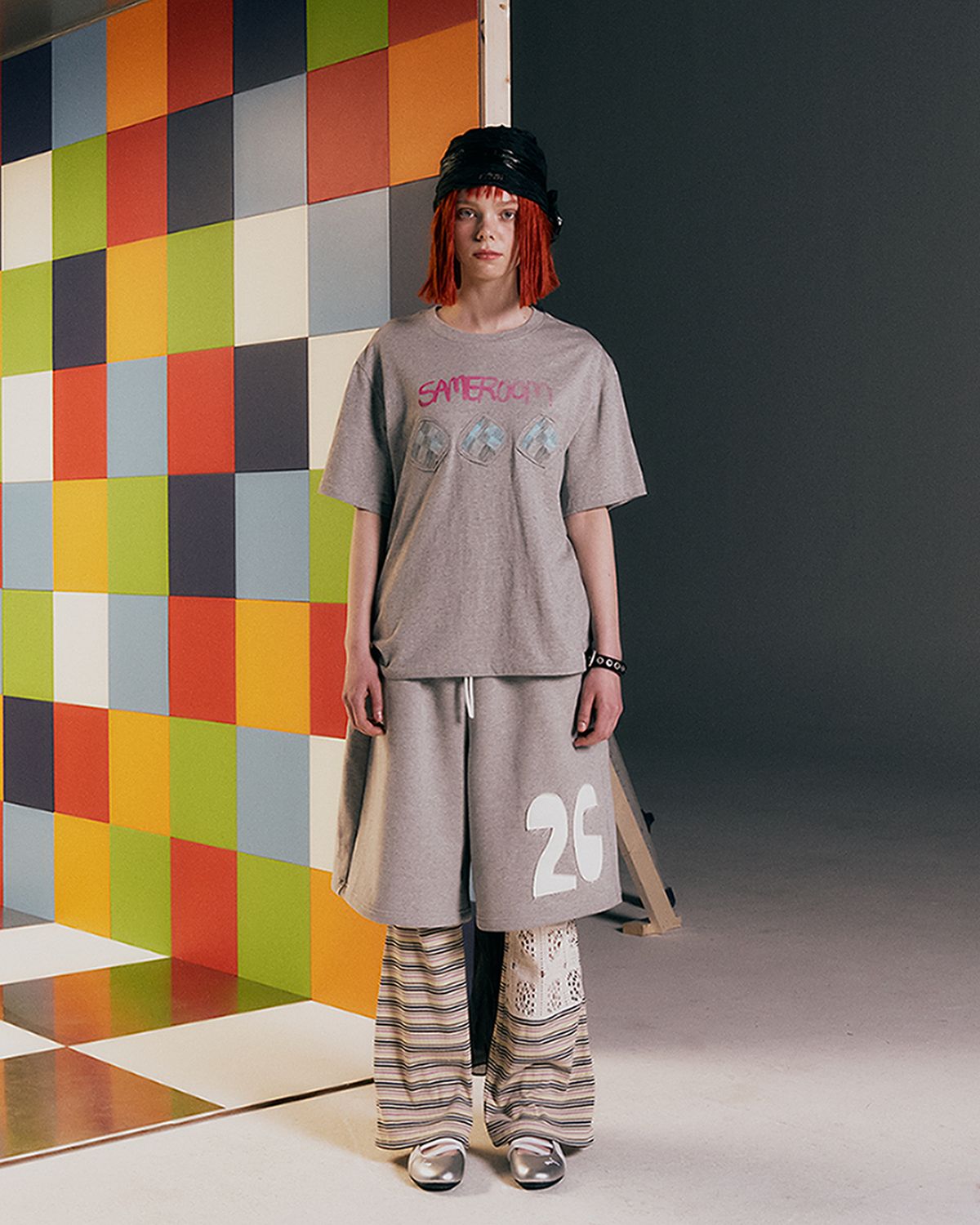 더뮤지엄비지터(THEMUSEUMVISITOR) 26 APPLIQUE BERMUDA PANTS (MELANGE GREY)