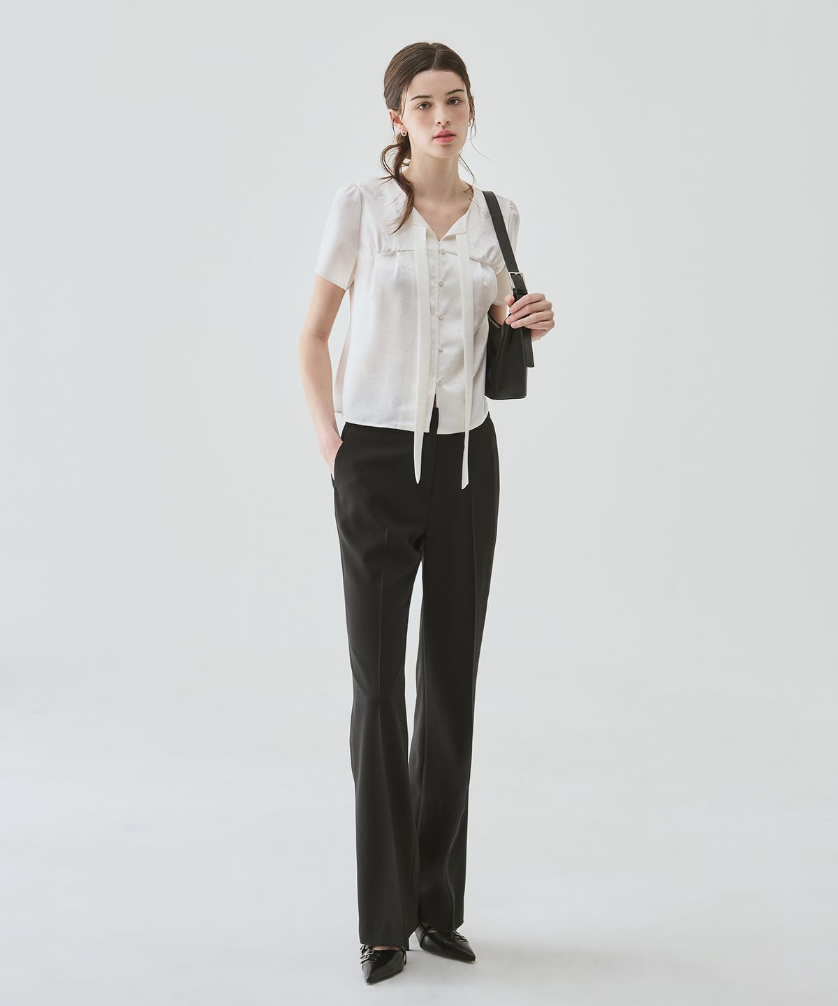 드로우핏 우먼(DRAWFIT WOMEN) 새틴 자카드 타이 블라우스 [OLIVE GREEN]