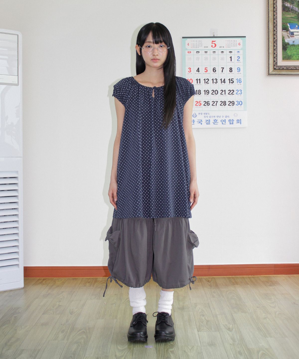 론론(RONRON) BUTTON PUFF SHIRRING DRESS NAVY DOT