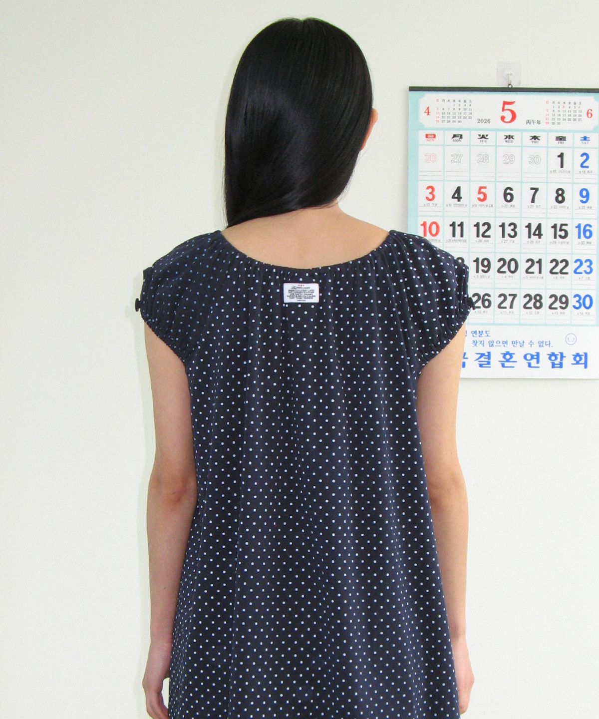 론론(RONRON) BUTTON PUFF SHIRRING DRESS NAVY DOT