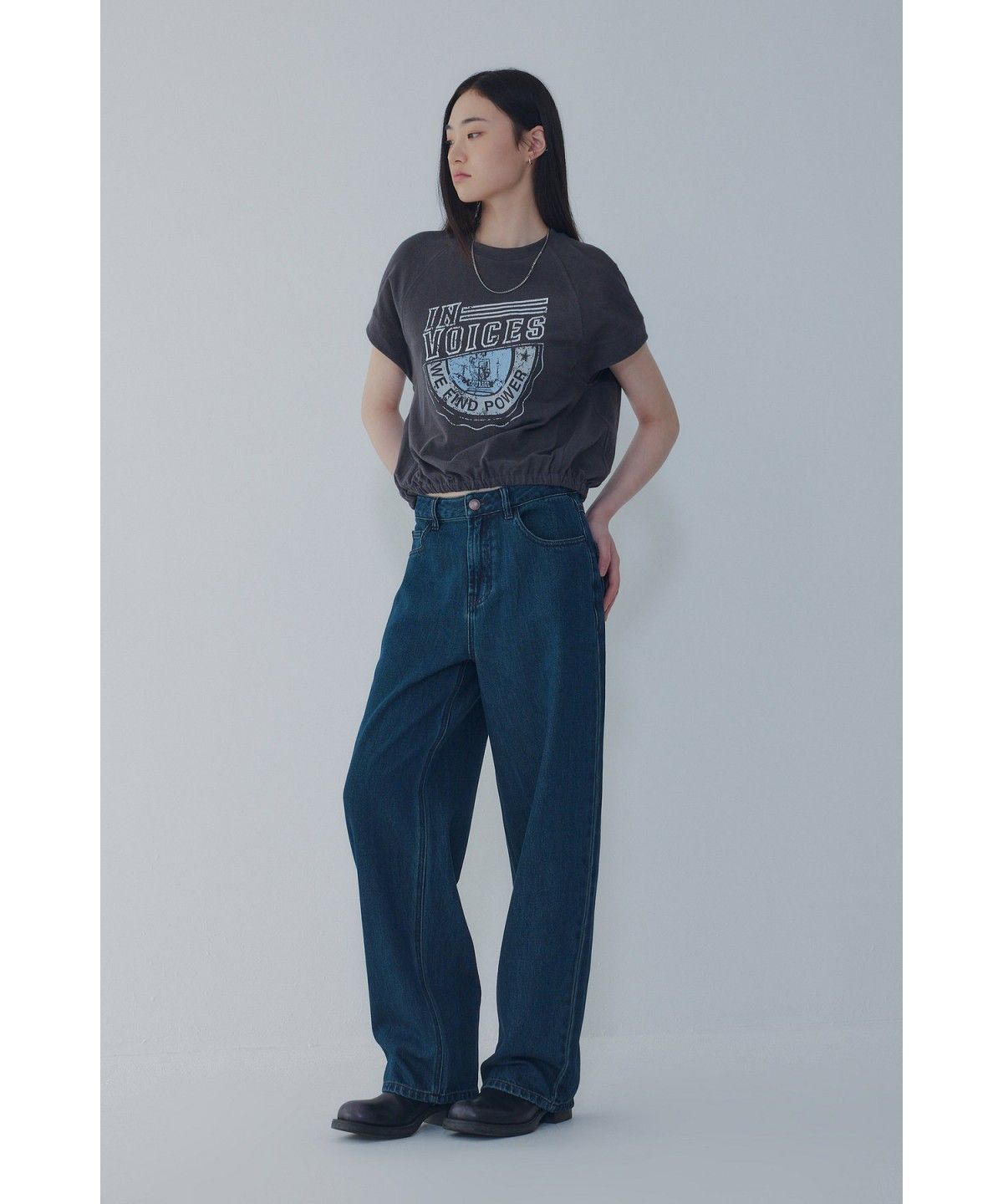 보브(VOICE OF VOICES) 그래픽 캡 슬리브 티셔츠_챠콜 7156340003