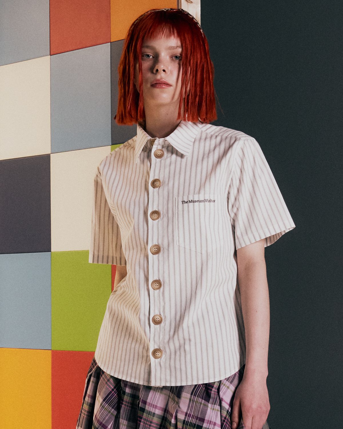 더뮤지엄비지터(THEMUSEUMVISITOR) STRIPE BUTTON HALF SHIRT (IVORY)