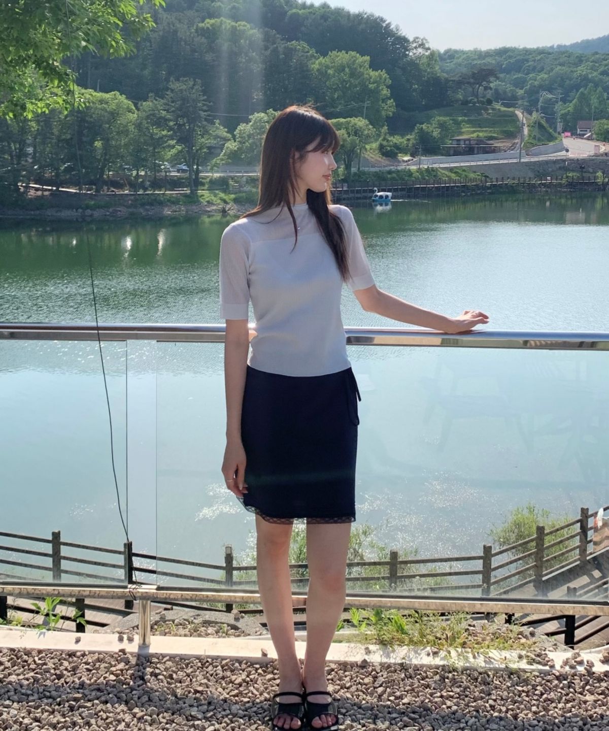 아위(AHWE) 도트 레이스 미니 스커트_네이비
