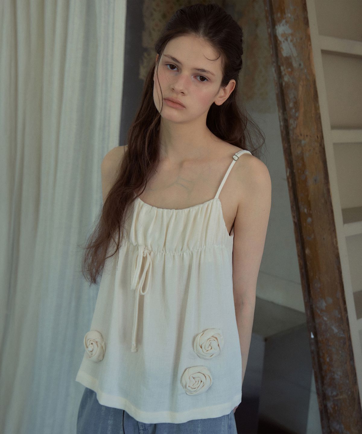 아우어노스텔지아(OURNOSTALGIA) Rose Vine Sleeveless Blouse_Cream(OB6BL10)