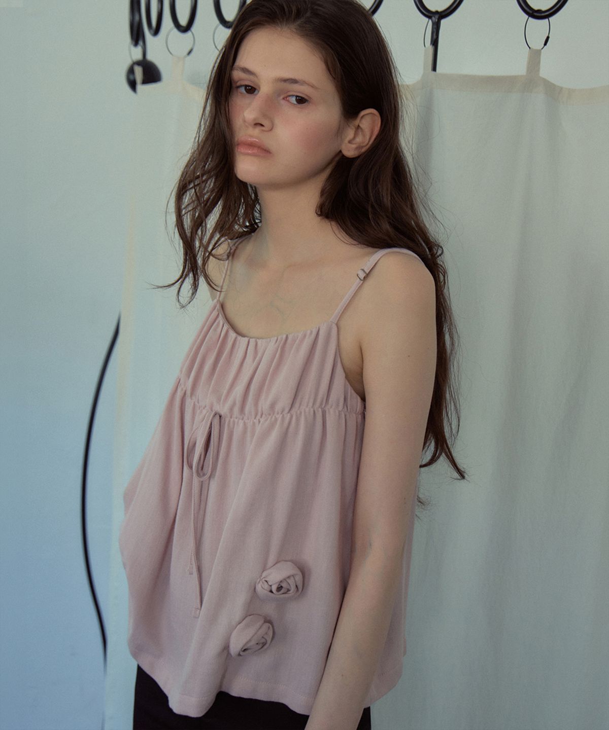 아우어노스텔지아(OURNOSTALGIA) Rose Vine Sleeveless Blouse_Indie Pink(OB6BL10)