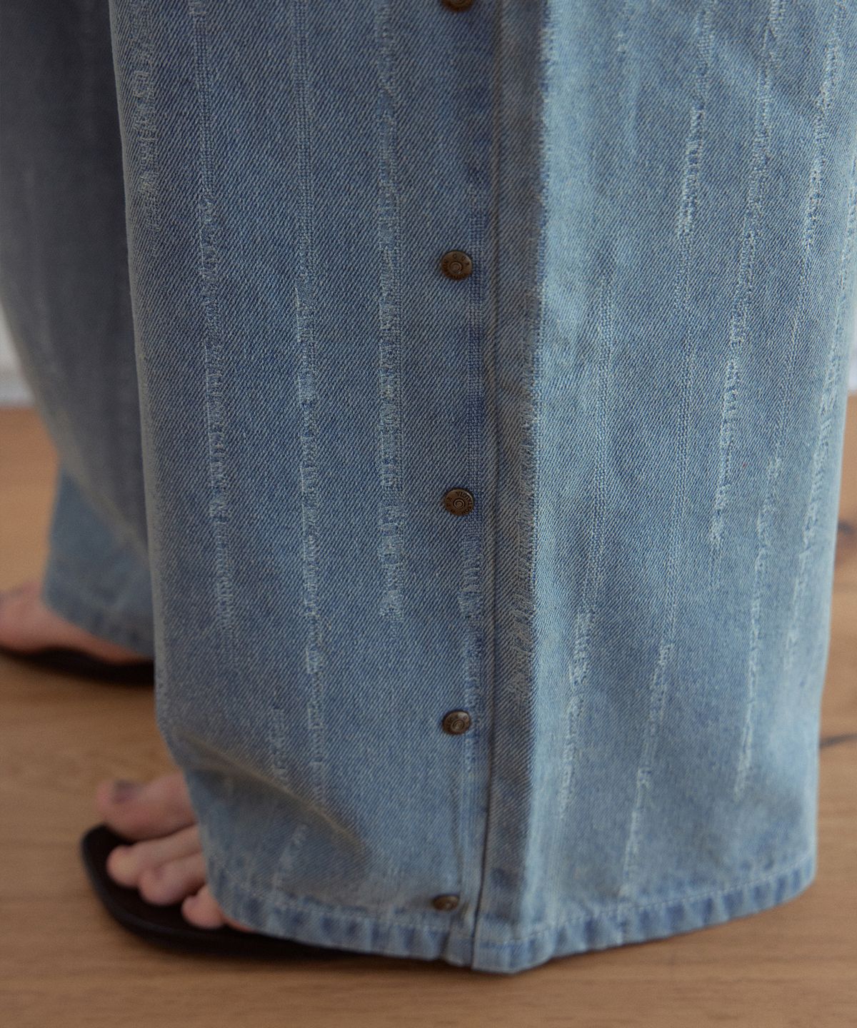아우어노스텔지아(OURNOSTALGIA) Eyelet Brushed Denim Pants_Medium Blue(OCB6PT07)