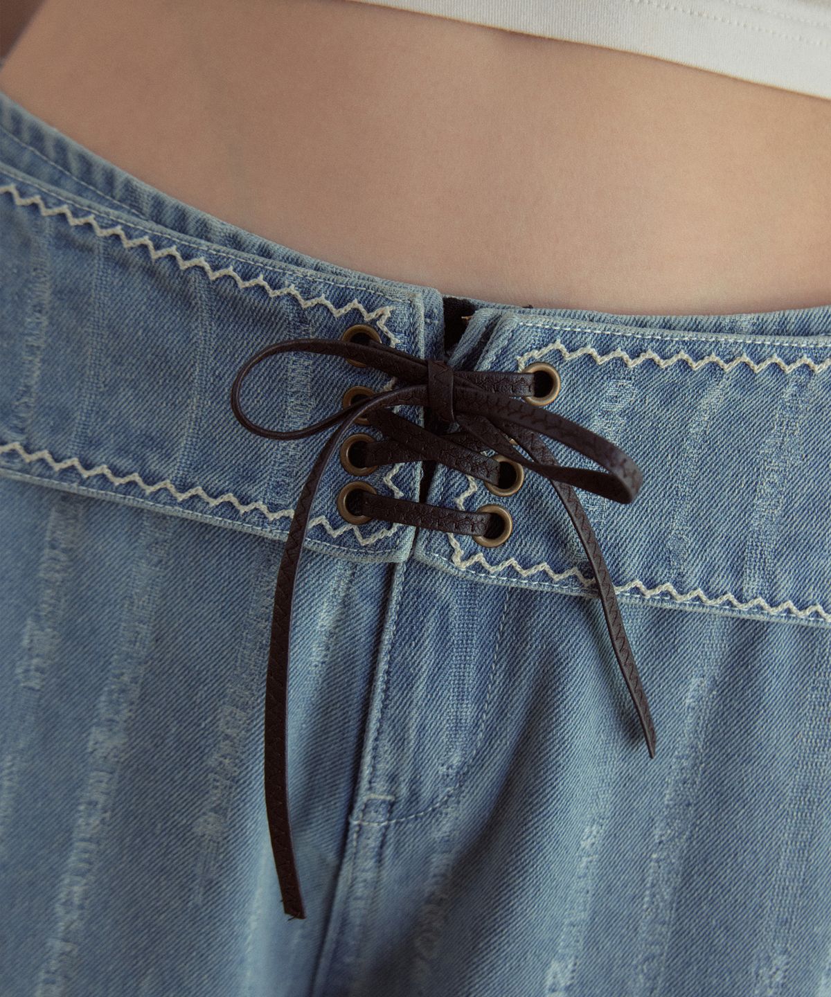 아우어노스텔지아(OURNOSTALGIA) Eyelet Brushed Denim Pants_Medium Blue(OCB6PT07)