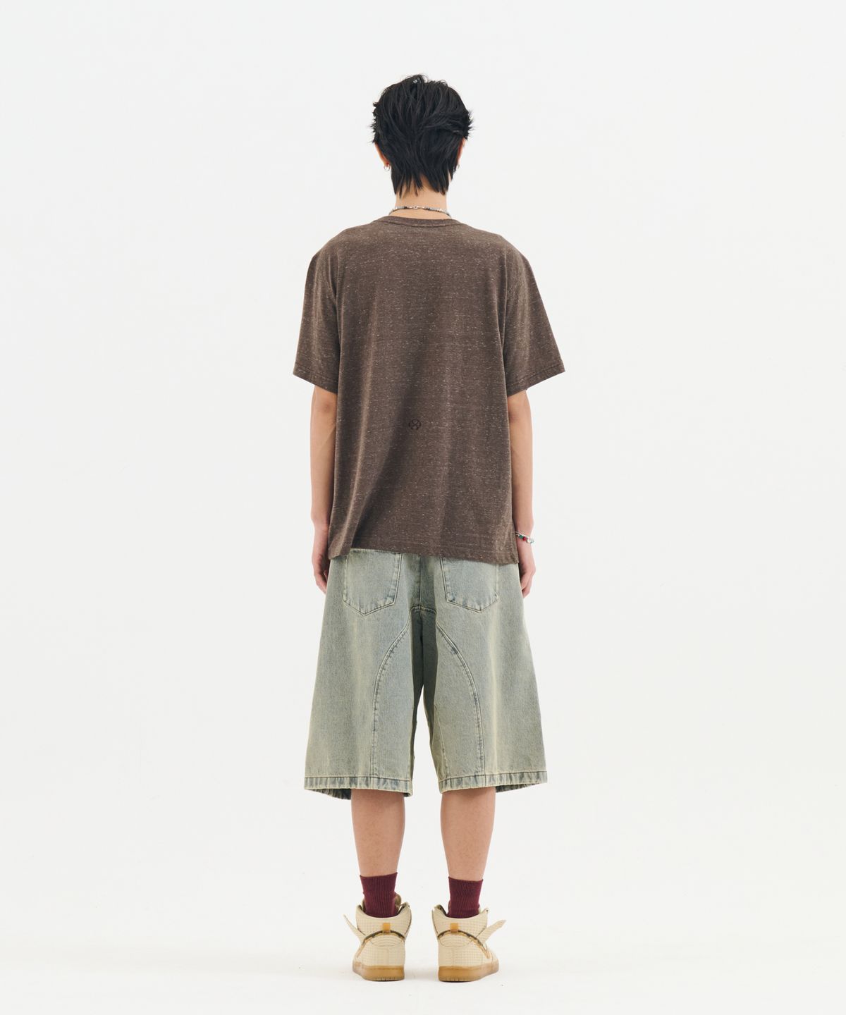 논타입(NONTYPE) CREDIT TEXT ROLL TEE (MELANGE BROWN)