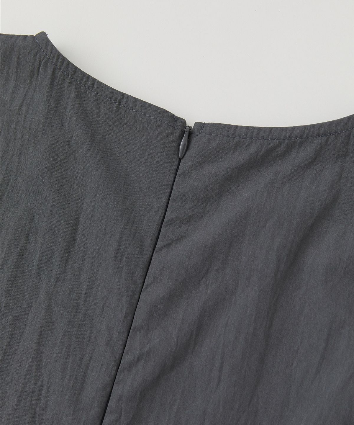 로우넬라인(LOW NELLINE) SENA NYLON STRING DRESS_CHARCOAL