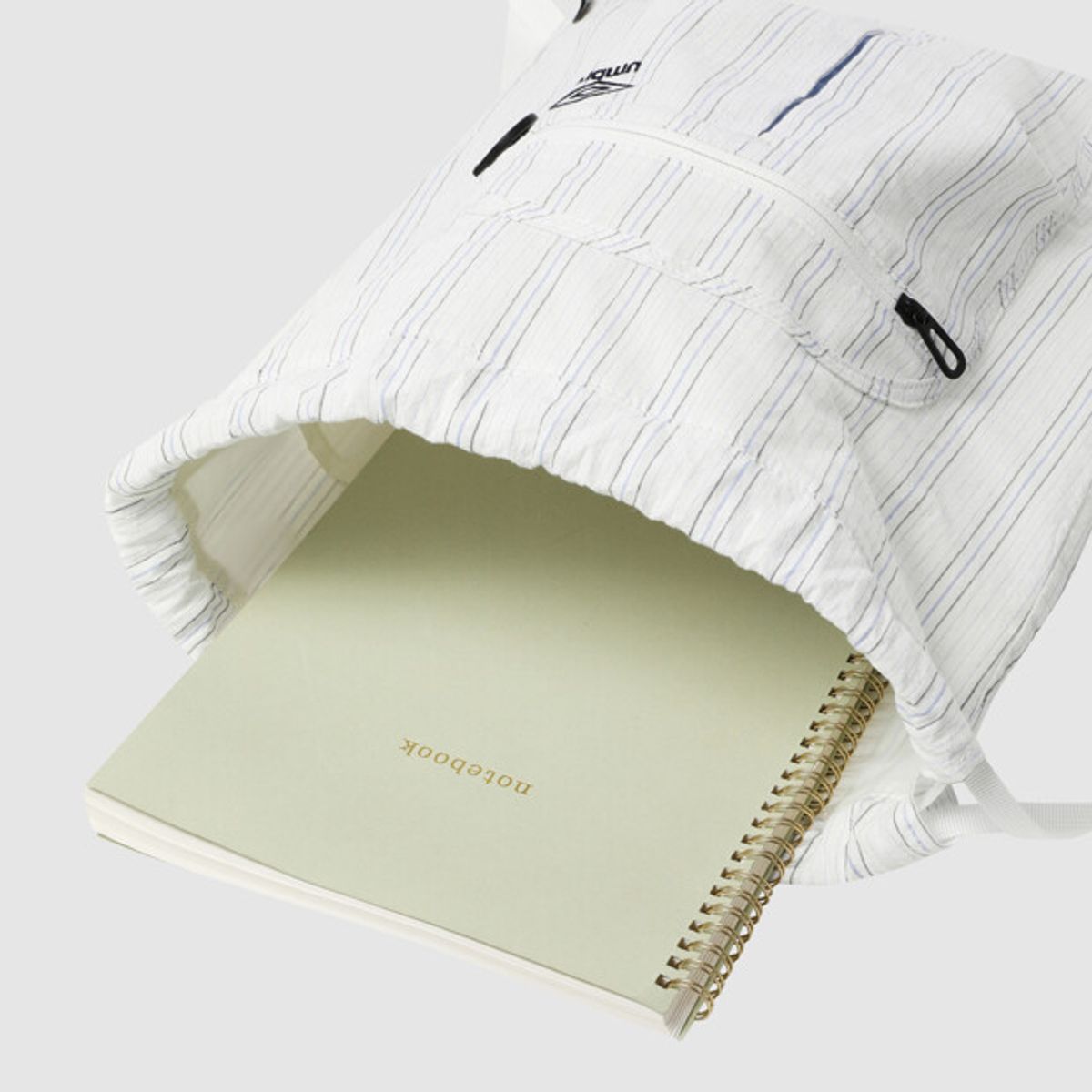 엄브로(UMBRO) 코지 드로우색 백팩 화이트 UR222CBP61