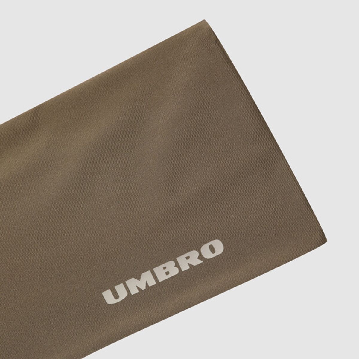 엄브로(UMBRO) 퍼포먼스 타이 헤어밴드 브라운 UR323SAO71