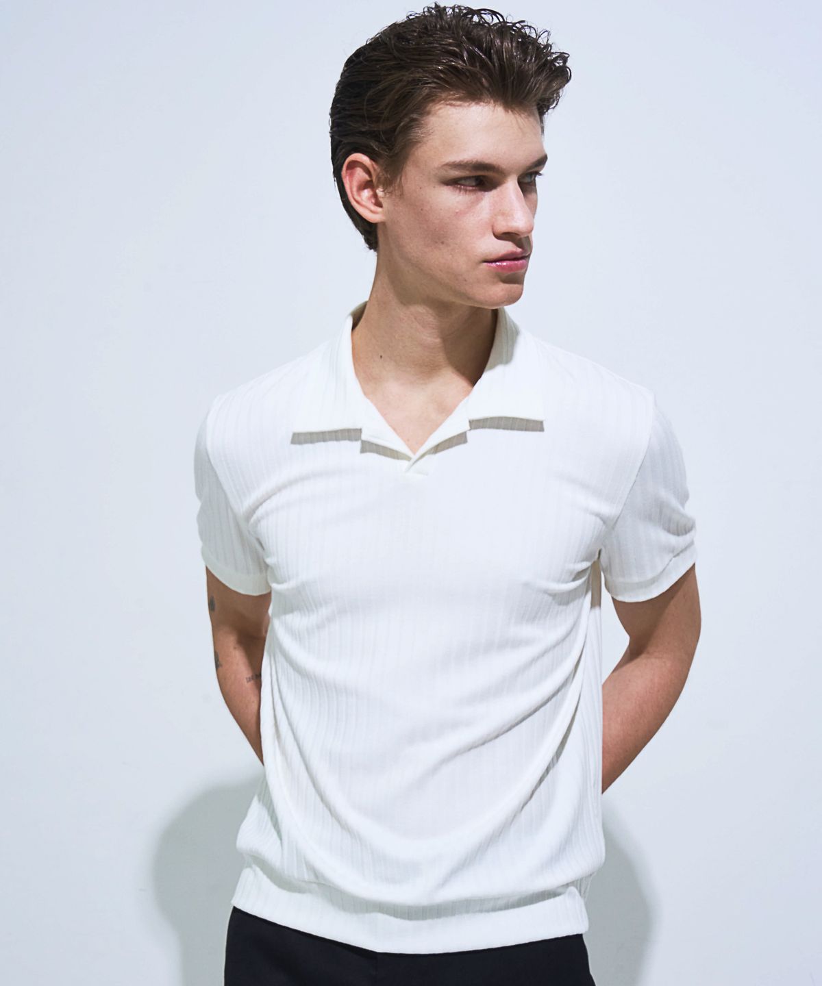페크(PEQ) V-NECK RIBBED POLO (WHITE)