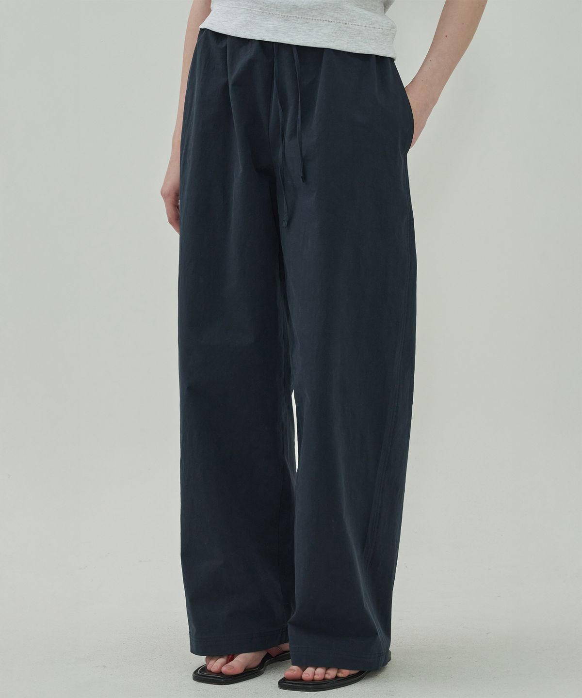 모트(MOTT) 릴렉스 밴드 루즈 팬츠-Navy