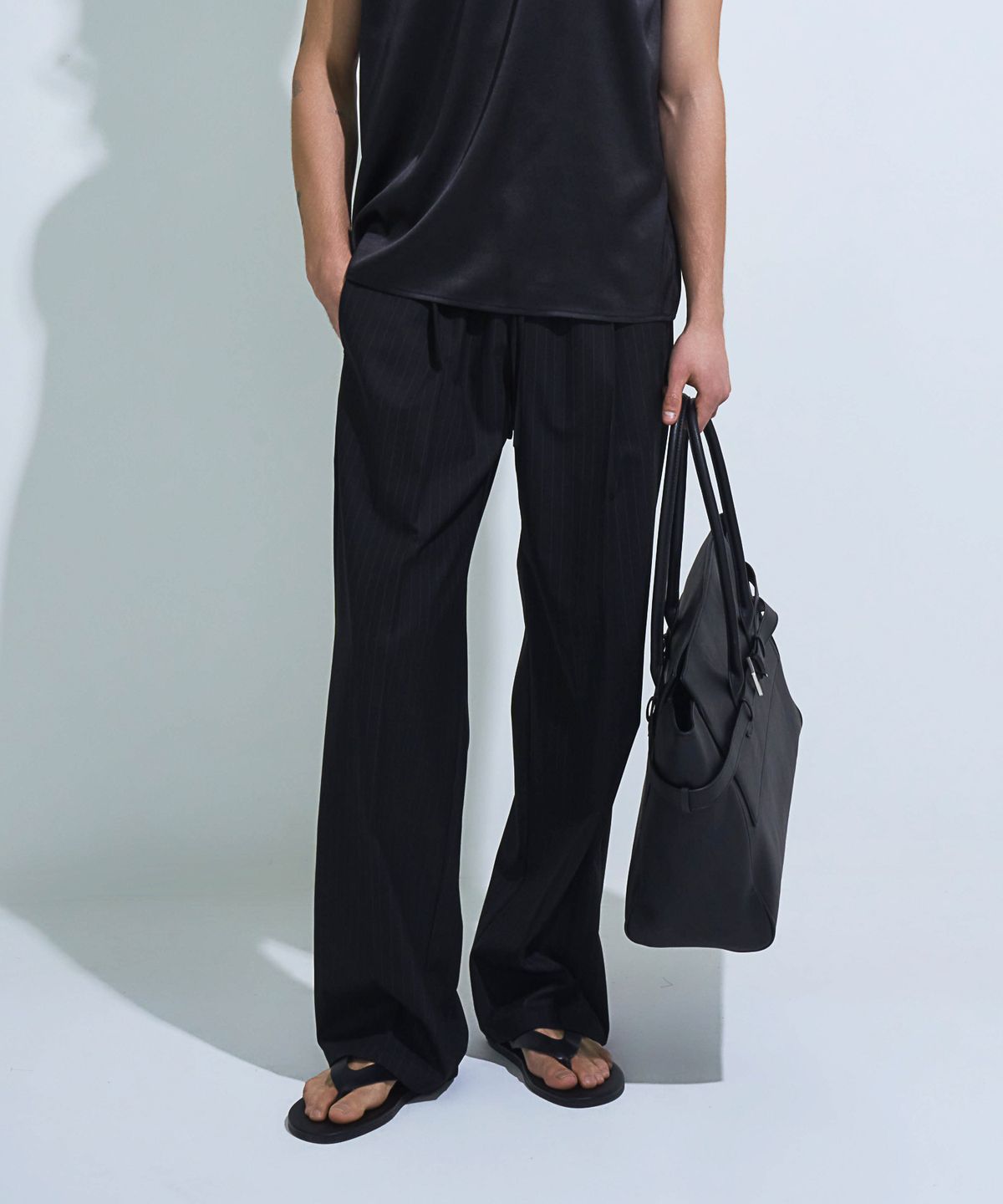 페크(PEQ) STRIPE WIDE FIT TROUSERS (BLACK)