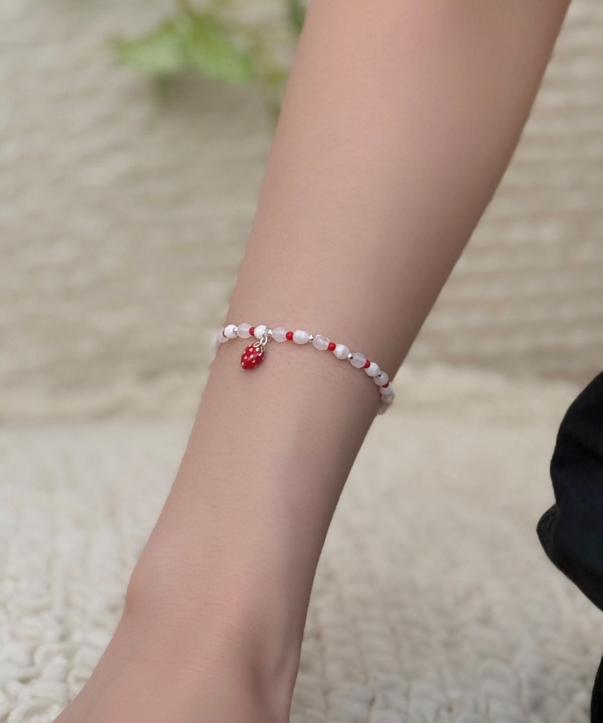 봉보(BONBEAU) Silver strawberry charm silver ball beads Bracelet 925실버 스트로베리 은볼 밴딩 체코 비즈 팔찌