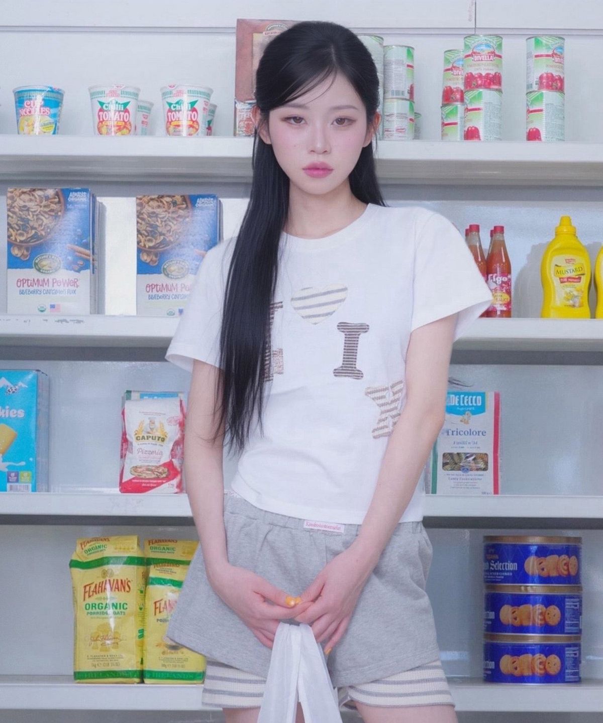 킴스 프레시 코튼 마켓(KIMS FRESH COTTON MARKET) [김샤브칼 X KIMS] Messy Voix Logo App Tee White