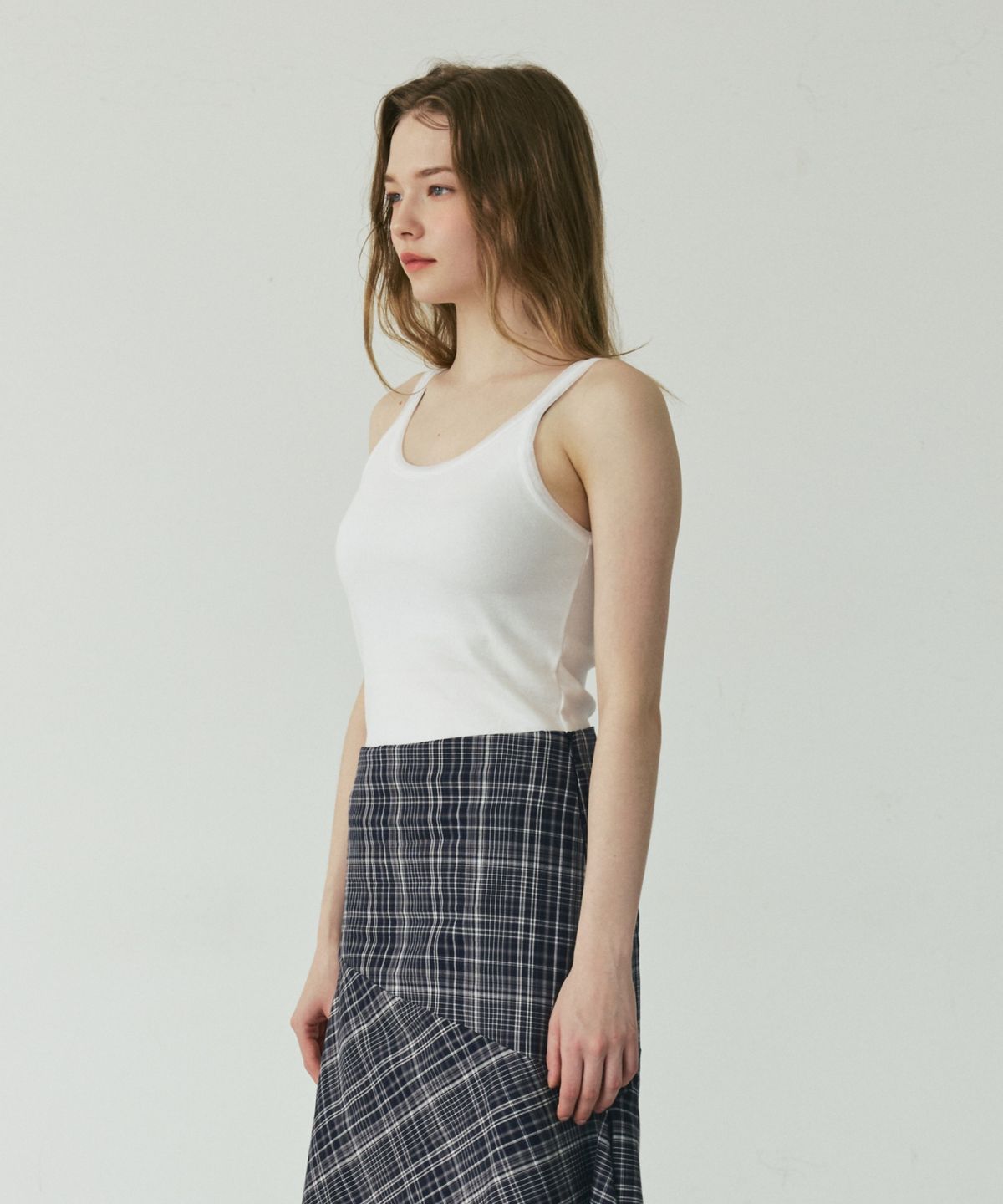 린테(LYNTE) 매쉬 레이어 슬리브리스 화이트