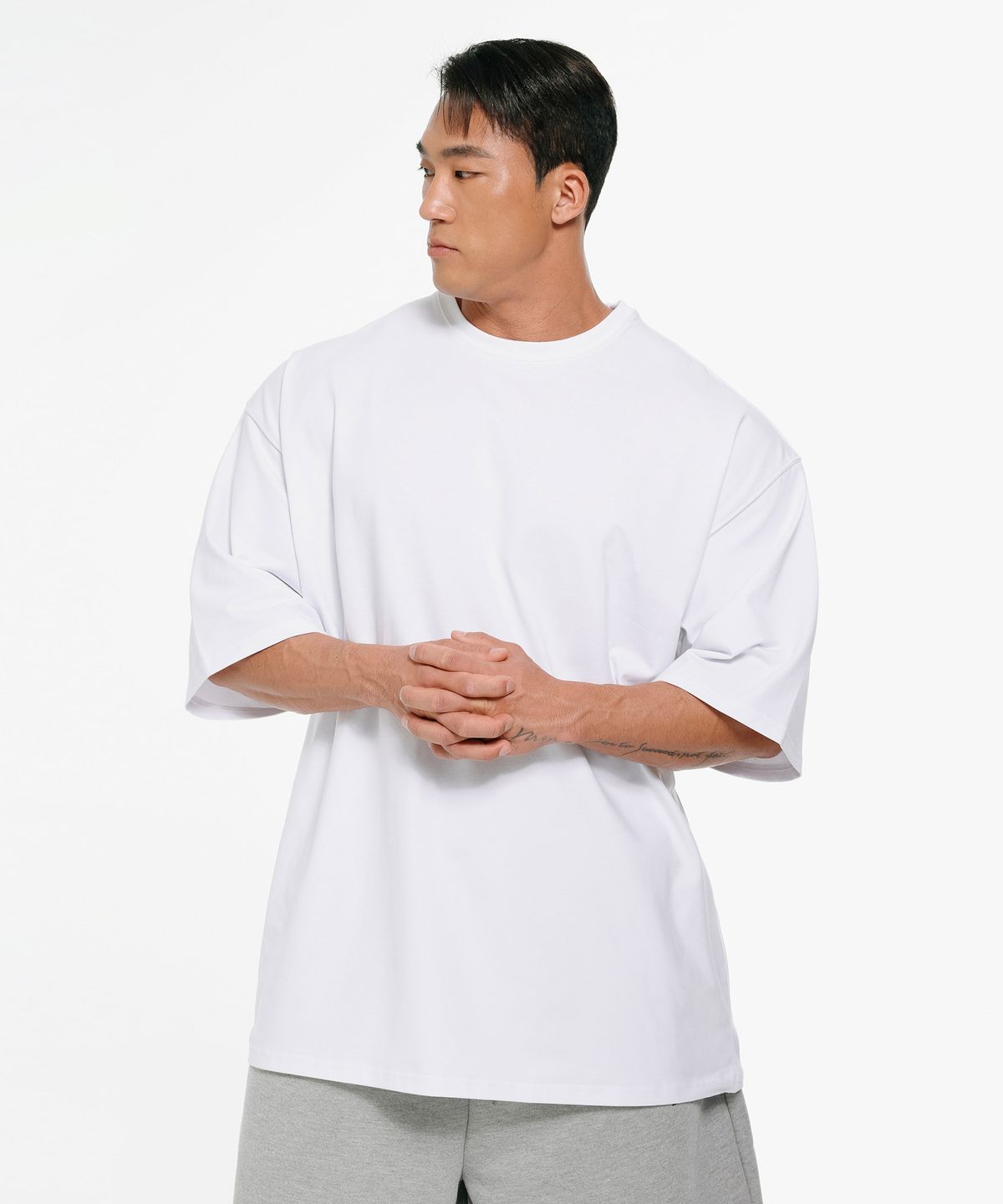 랩스온랩스(REPSONREPS) 백 그라데이션 오버핏 반팔 3컬러