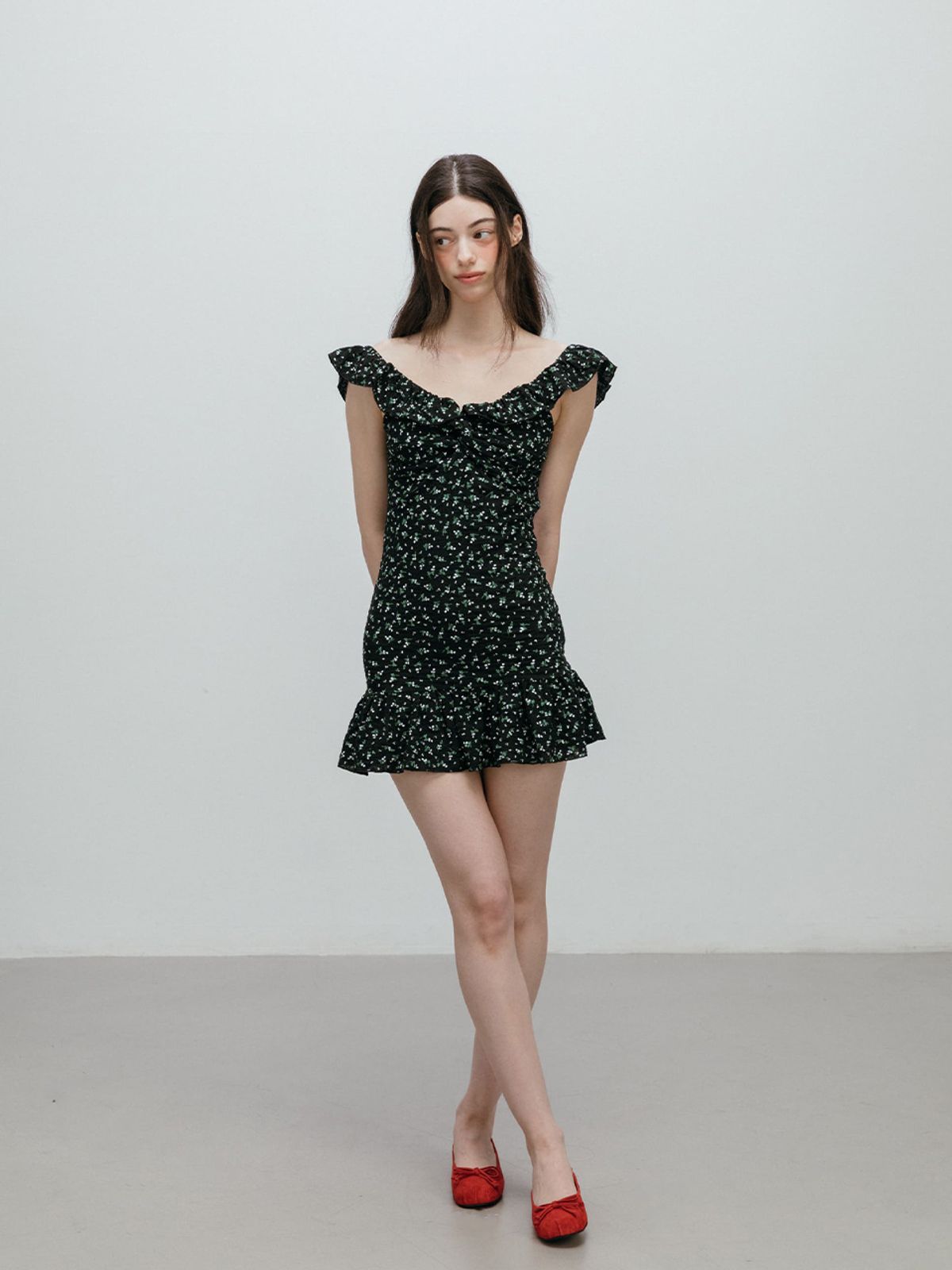 모이페어(MOIFAIRE) FLOWER FRILL MINI DRESS / BLACK