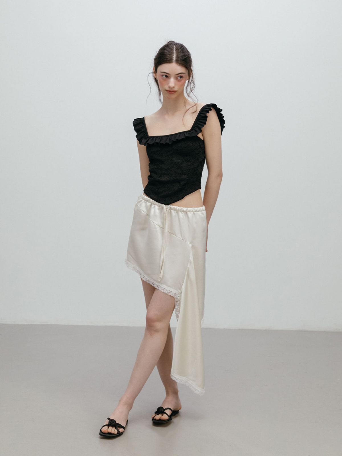 모이페어(MOIFAIRE) FRILL LACE SLEEVELESS / BLACK