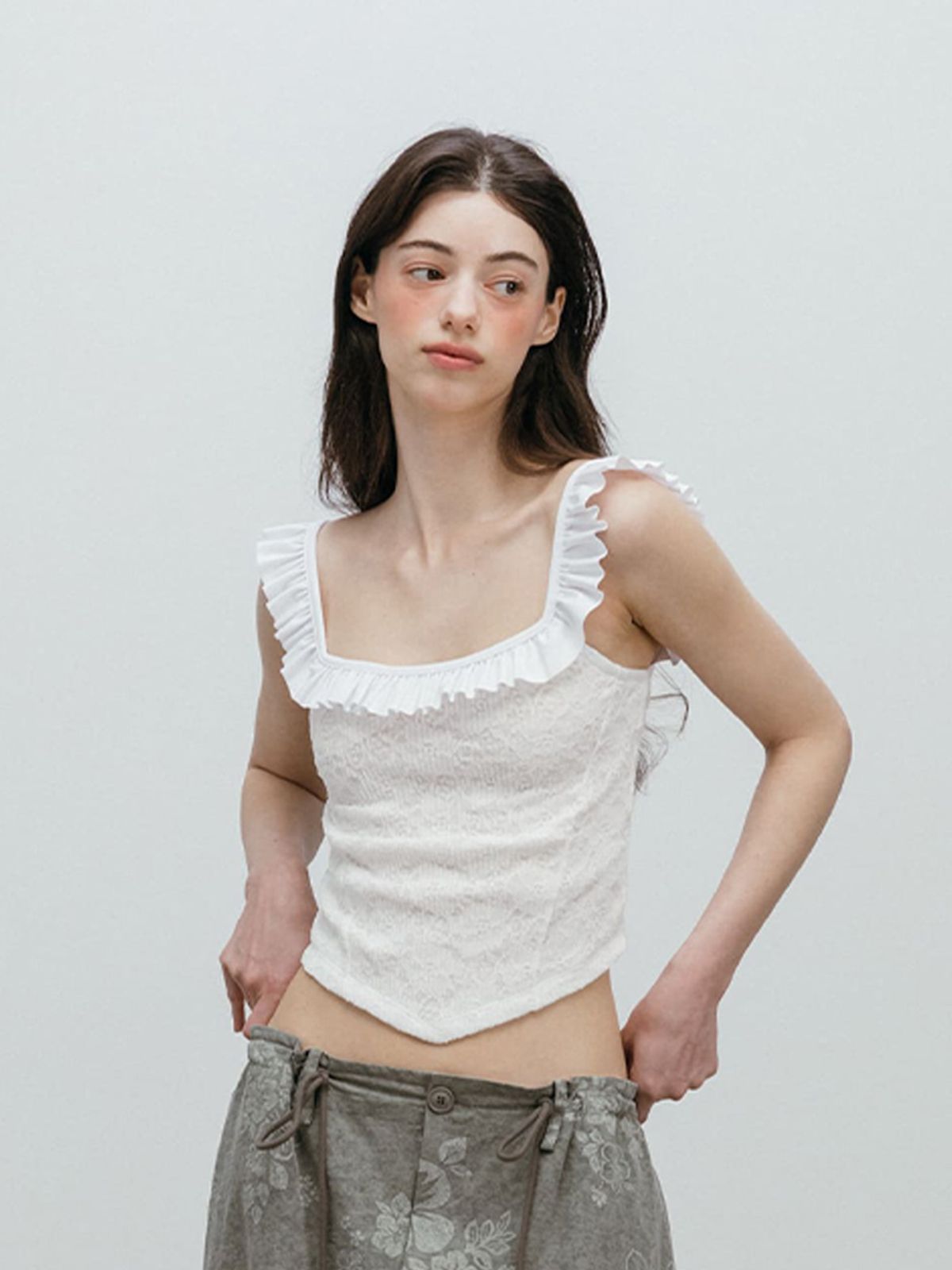 모이페어(MOIFAIRE) FRILL LACE SLEEVELESS / WHITE