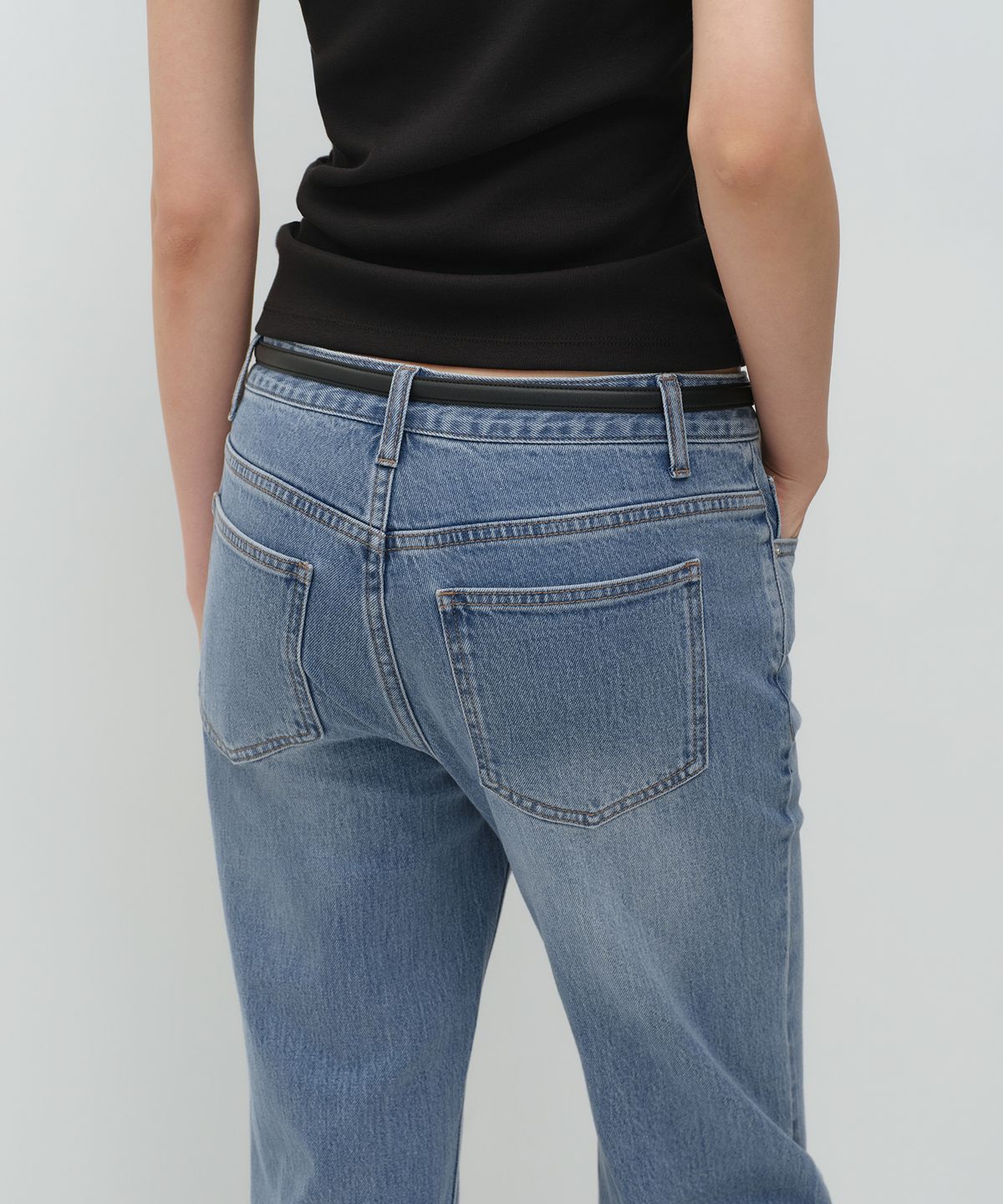 무신사 스탠다드 우먼(MUSINSA STANDARD WOMAN) 우먼즈 에센셜 부츠 컷 데님 팬츠 [라이트 인디고]