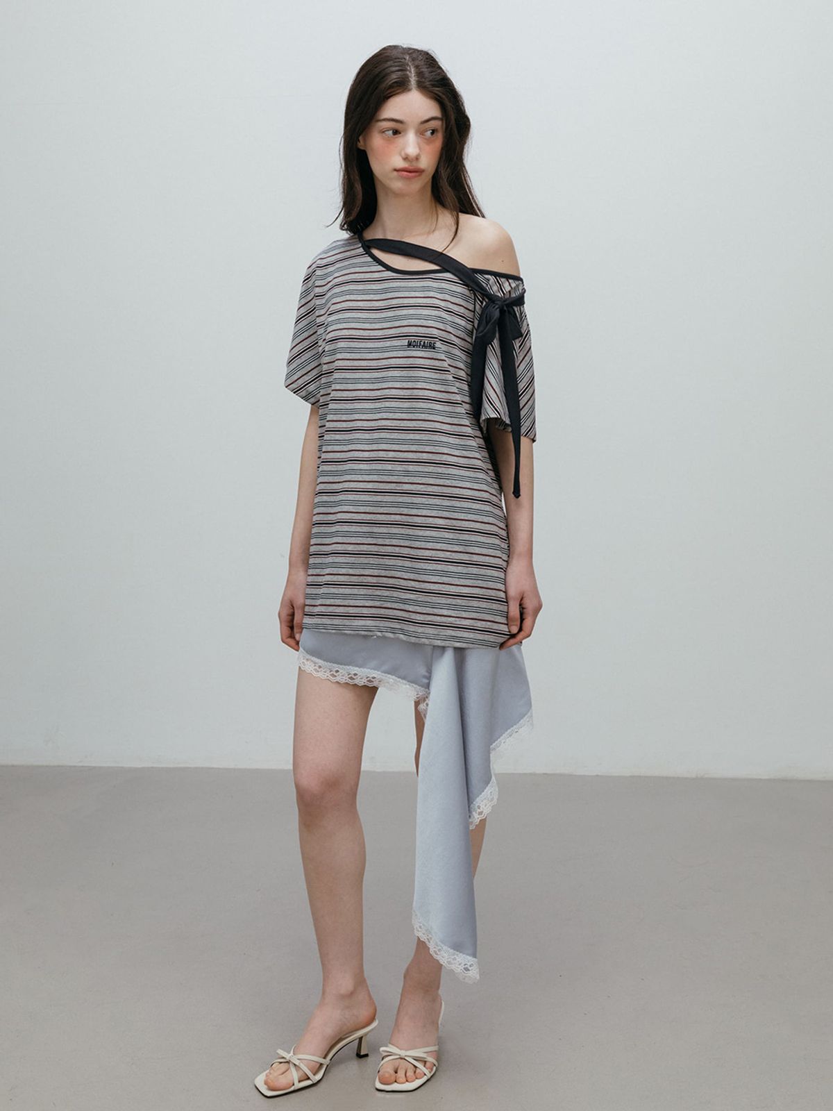 모이페어(MOIFAIRE) STRIPED RIBBON T-SHIRT / GREY